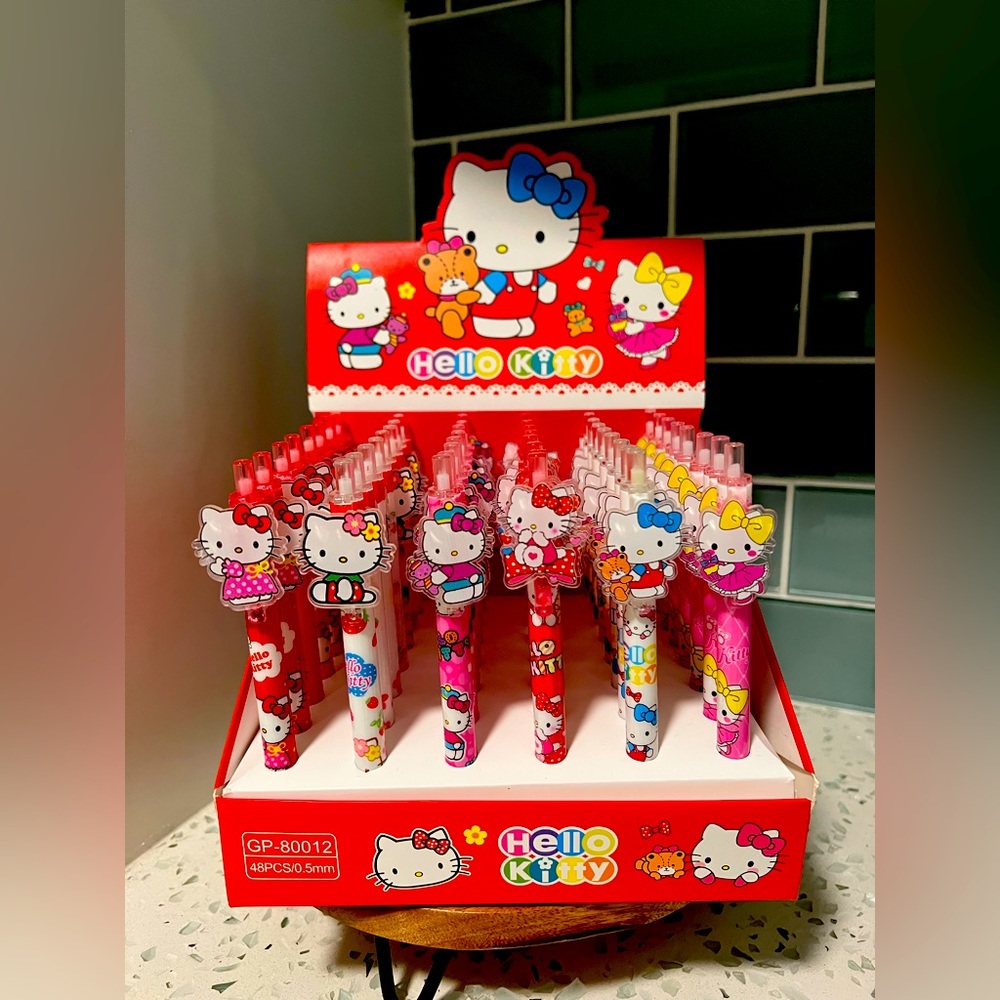 NIB 48-Pieces Total Hello Kitty Retractable Gel Pens in Display Box